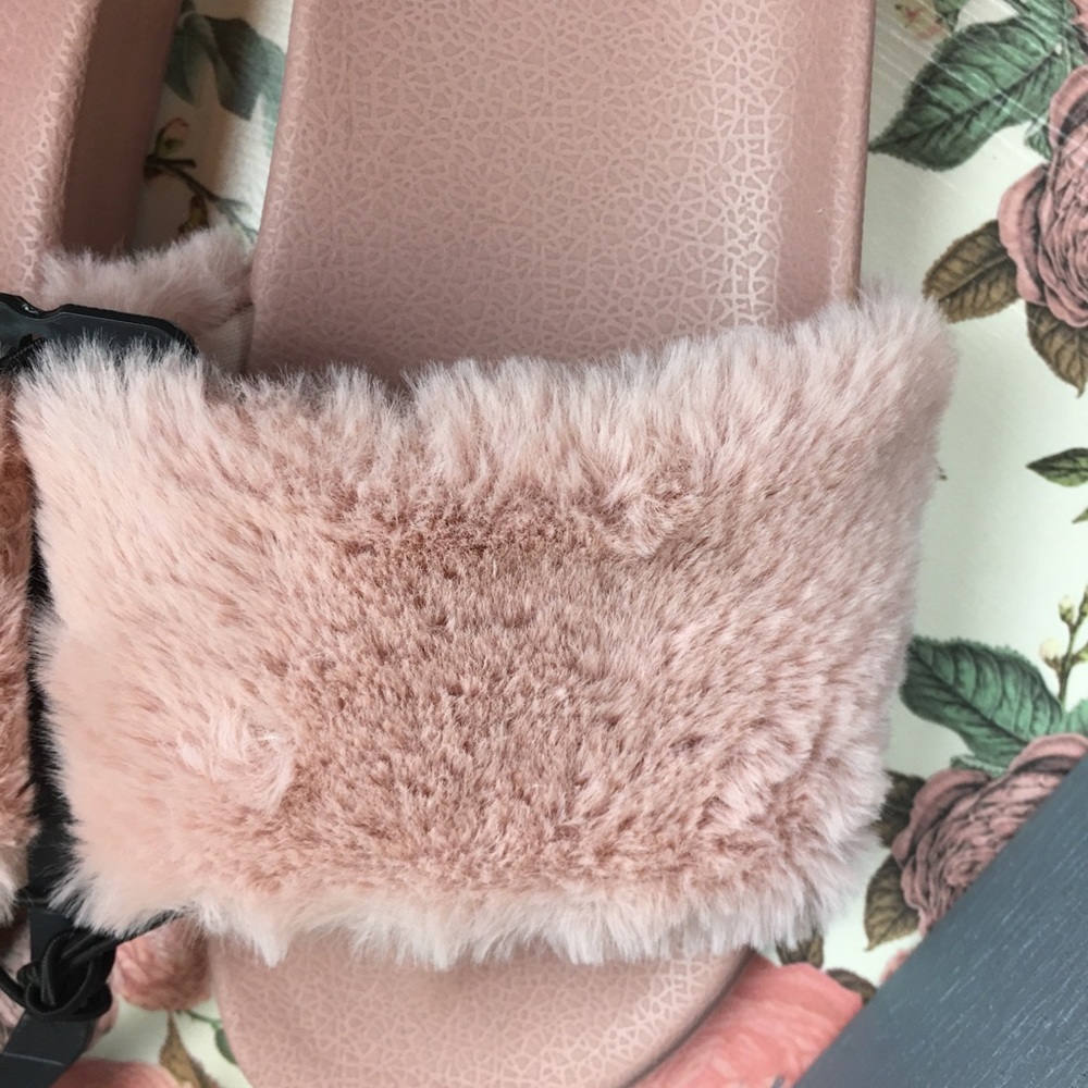 ๐ HP! ๐ slides โข blush โข faux fur โข 5/6 - Picture 4 of 6